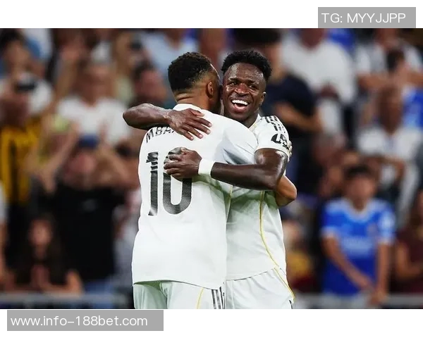 姆巴佩与维尼修斯温馨合影传递友谊力量永远支持彼此的信念